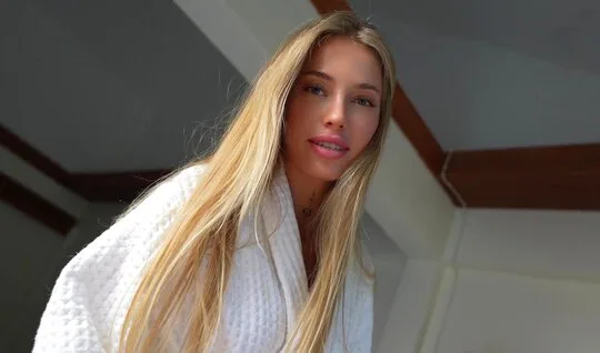 Evdeki Rus masöz müşteriyi şefkatli ilgiyle memnun etti – Porno izle