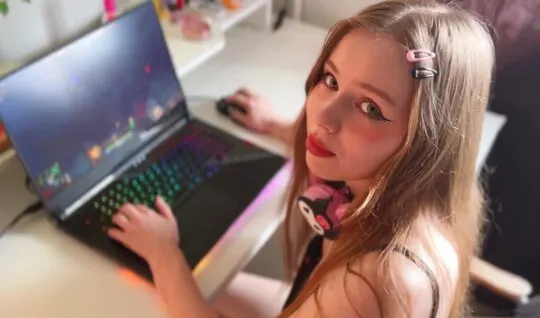 Genç Rus kız her zaman tatlı bir yarak emmeye hazırdır – Porno izle