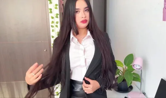 Çoraplı bir sekreter ev yapımı anal seks ve ay sonunda ikramiye için patrona geldi – Porno izle
